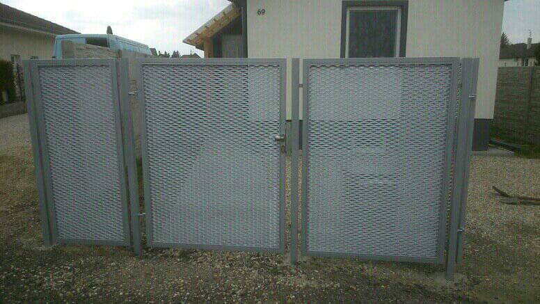 Kompletný kovový plot z ťahokovu, s kovovými stľpmi realizovaný s betónovými prácami na klúč. Moderný štýl pozink, strieborná bez údržby. 👍✌️😏🗝️⚒️❗Realizácia marec 2021, Kyselica